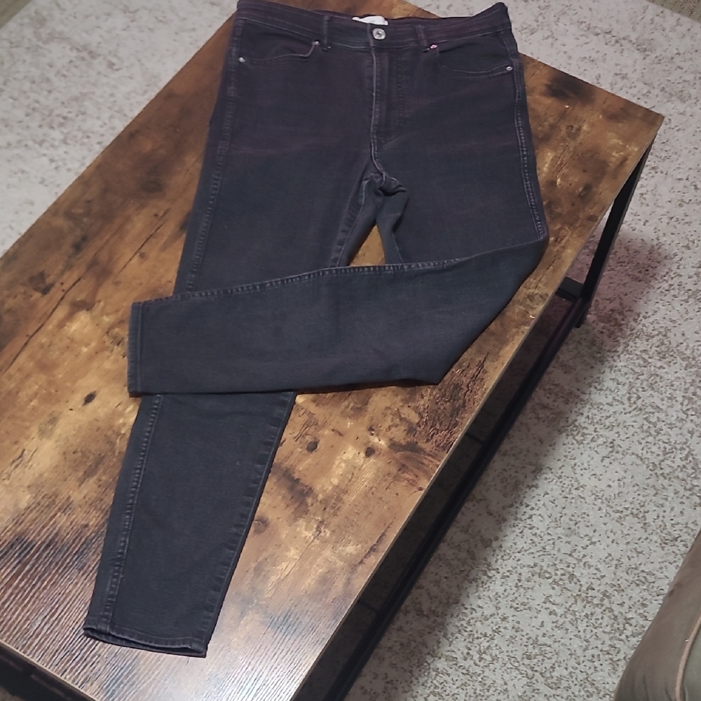 Black Skinny Jeans with Stretchy Fit